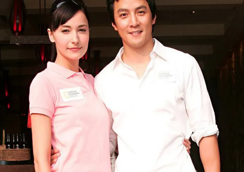 高圆圆|杨紫琼邀富豪大咖庆生！打扮性感紧搂77岁未婚夫，吴彦祖夫妇现身