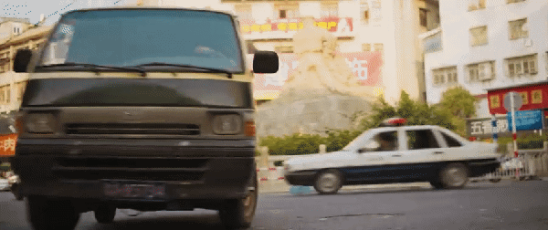 孔孝珍|一上映就拿下榜单第一,没想到,54岁邹兆龙又打出了一副“王炸”