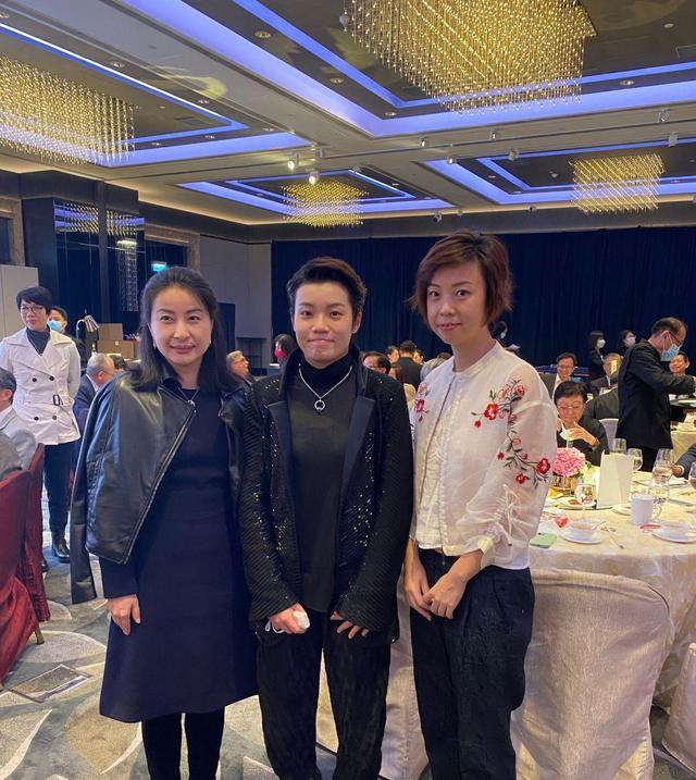 张怡宁|国乒一姐张怡宁恋爱曝光，为何嫁大20岁徐威？真的比王楠幸福吗？