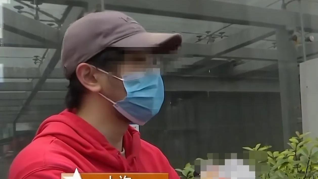 浙江杭州，一男子在酒店开了个房间，他睡了一觉，然后把女朋友接过来