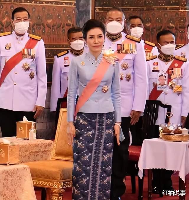 诗妮娜|37岁诗妮娜趁机复宠,高调晒出美照博关注,希望跟泰王破镜重圆