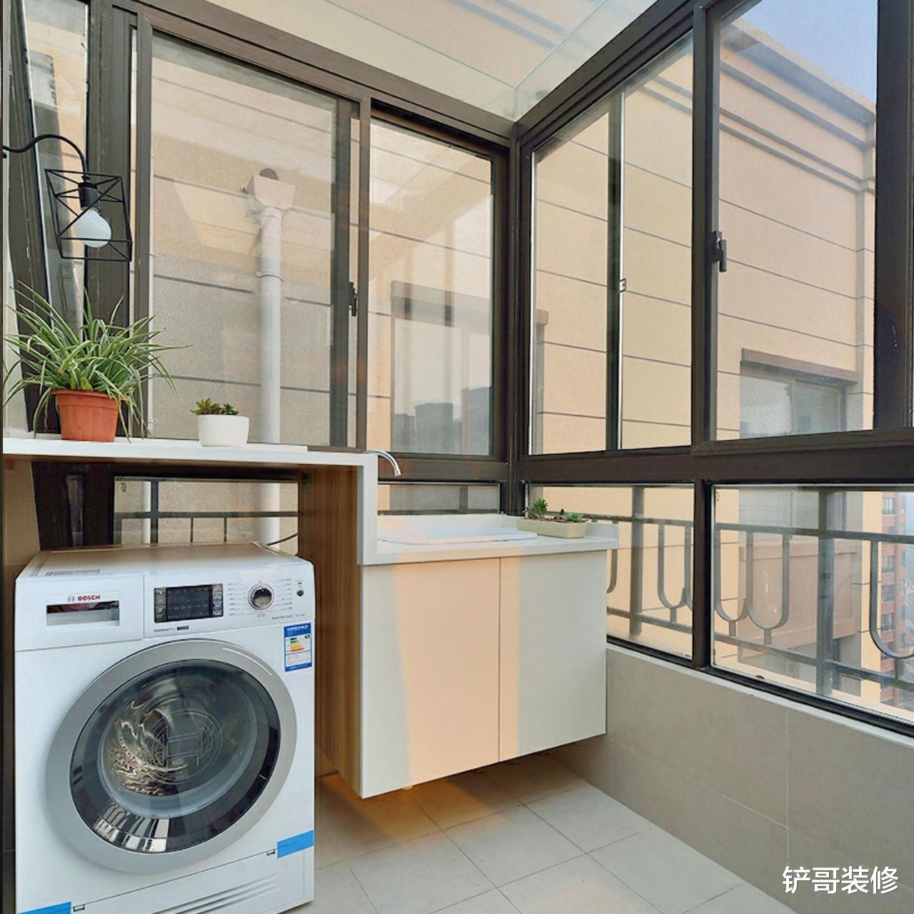 洗衣机放阳台，为何褒贬不一？想把洗衣机放阳台的不要错过！