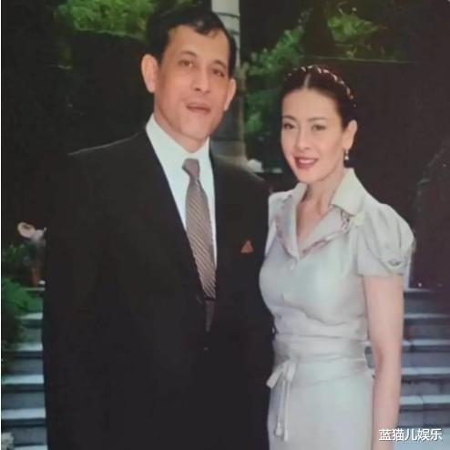 西拉米|泰王用情至深独宠西拉米，情人节晒照同框储妃，上演幸福甜蜜瞬间