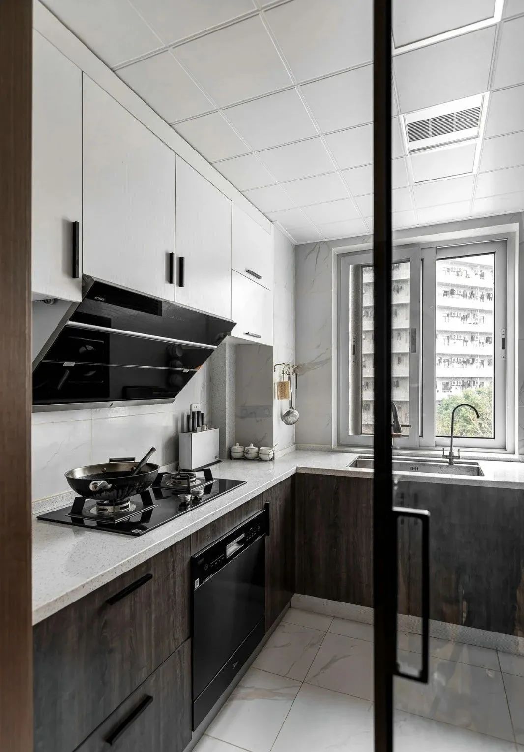 132m2现代新中式风,时尚简洁气质融入传统元素,越发优雅、文艺