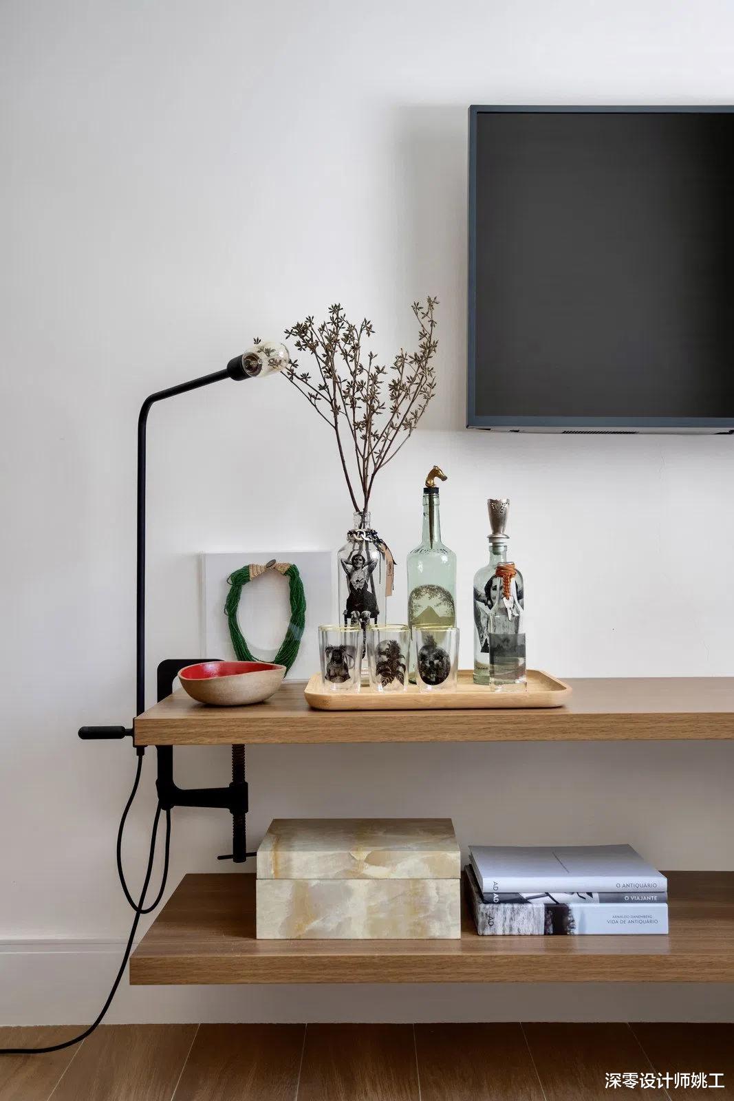 将简约温暖搬进58㎡两居室,客厅角落置办个餐厅,居住体验感真不错