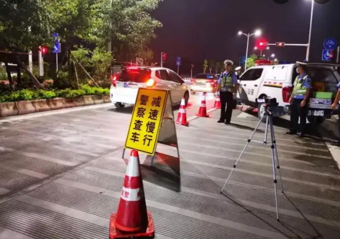 女子报警称男友酒后开车,本以为是闹剧,交警赶到后悲剧了!