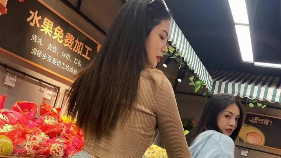 超市购物，有一道靓丽的风景，她们比琳琅满目的商品更加惹人，来一睹为快吧！