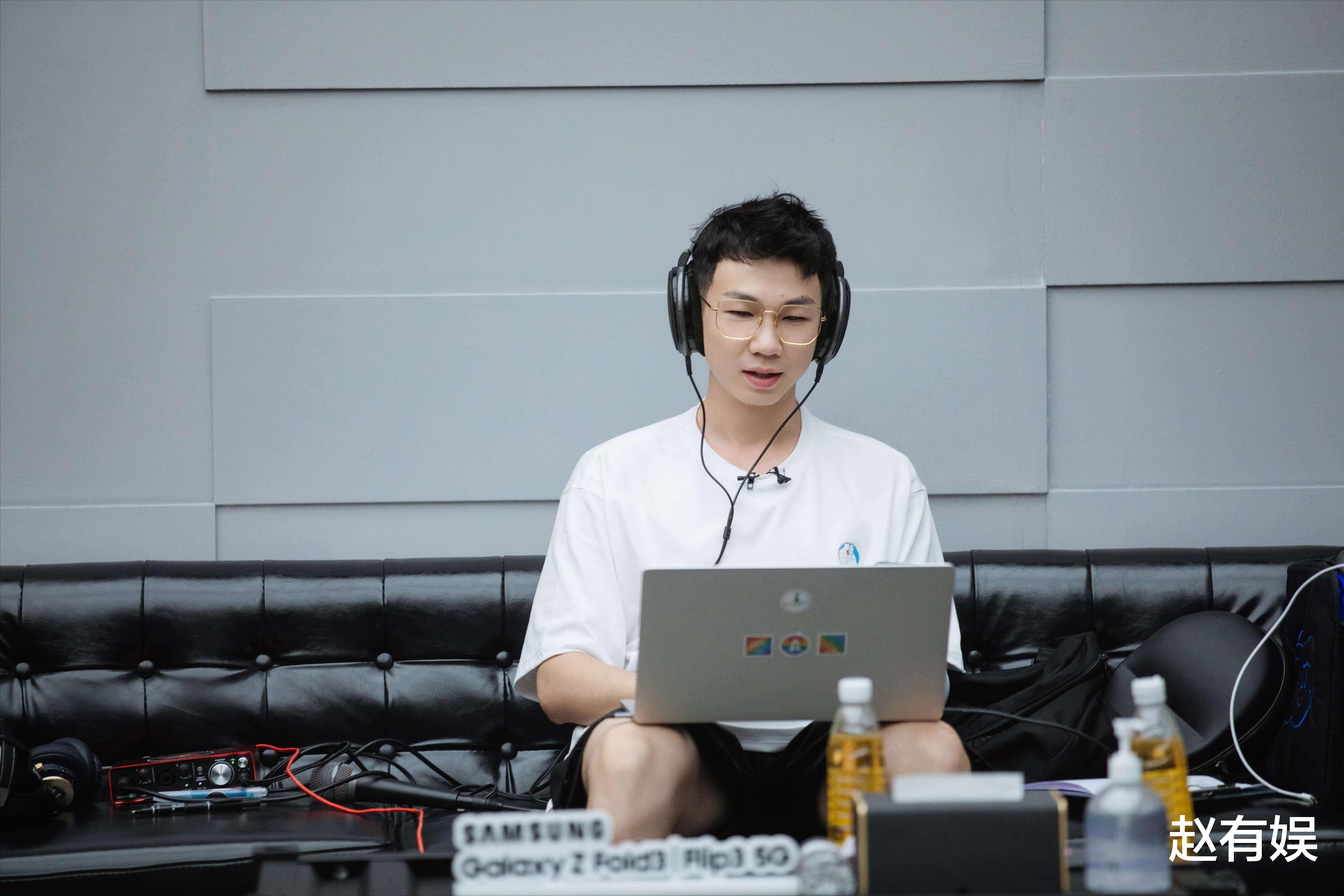 |又一男星承认已婚！手戴婚戒上节目，获圈内人集体祝福