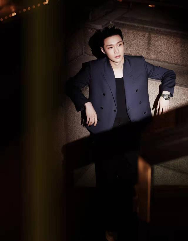 张艺兴|张艺兴发烟花vlog：一句直白的22年愿望，触动人心