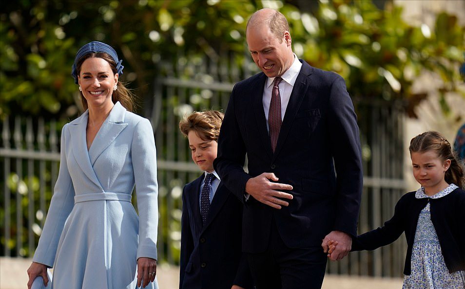 小王子|3岁路易小王子终于有机会亮相！蹦蹦跳跳好激动，被凯特一把抱起