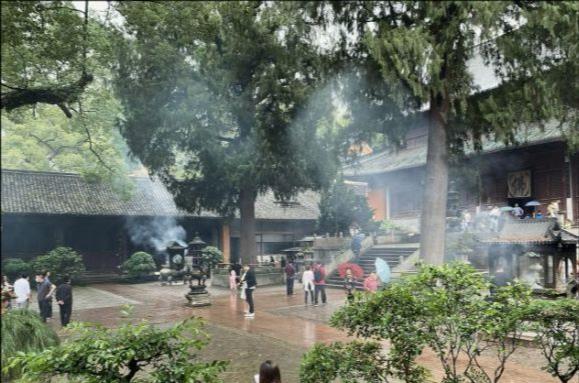 真正的中国好寺庙,不收门票不卖香火自己种菜,一份斋饭2元贵吗