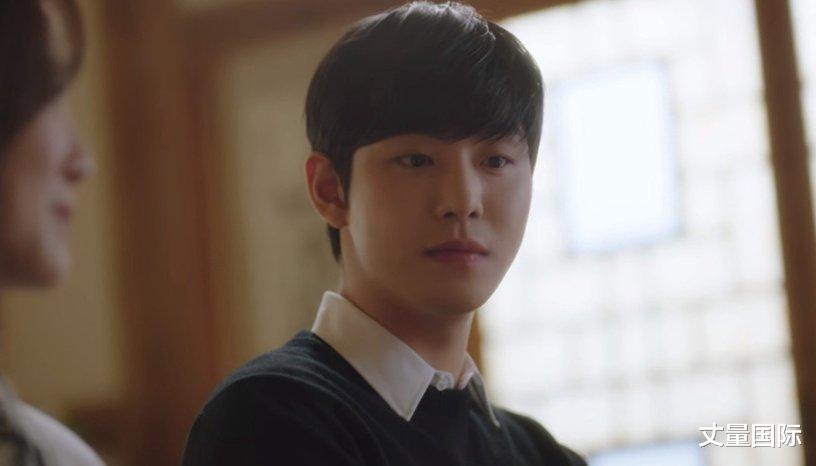 社内相亲|《社内相亲》正片「剪掉没播」5个剧情！这幕吻戏原本还有抱抱？