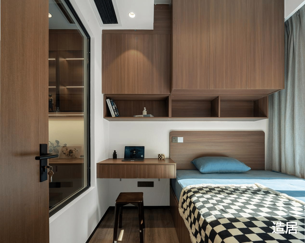 这套90㎡复式三居室,满屏皆是阳刚之气