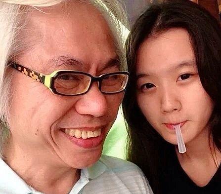 赵赫|两人因“爷孙恋”走红，如今8年过去了，少女已失去纯真的笑容