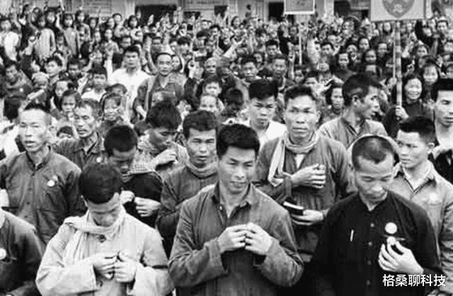 1983年,我国首轮严打:唐山菜刀队50余人被枪决,他们做了什么?