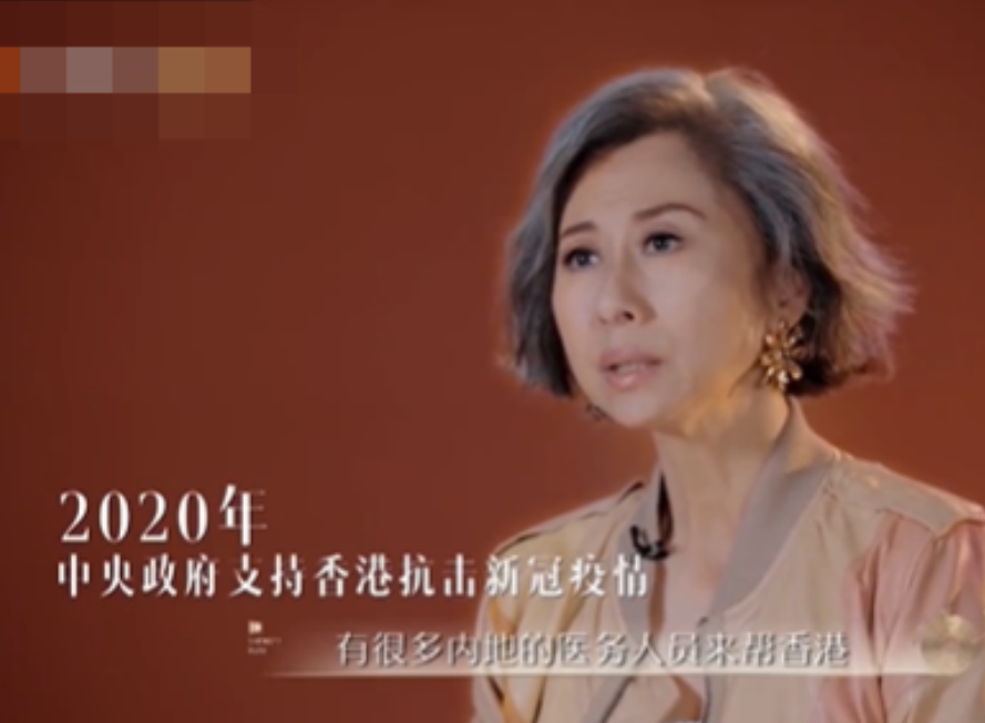 周星驰|众星庆香港回归25周年，周星驰受采访满头白发，陈伟霆容祖儿献唱