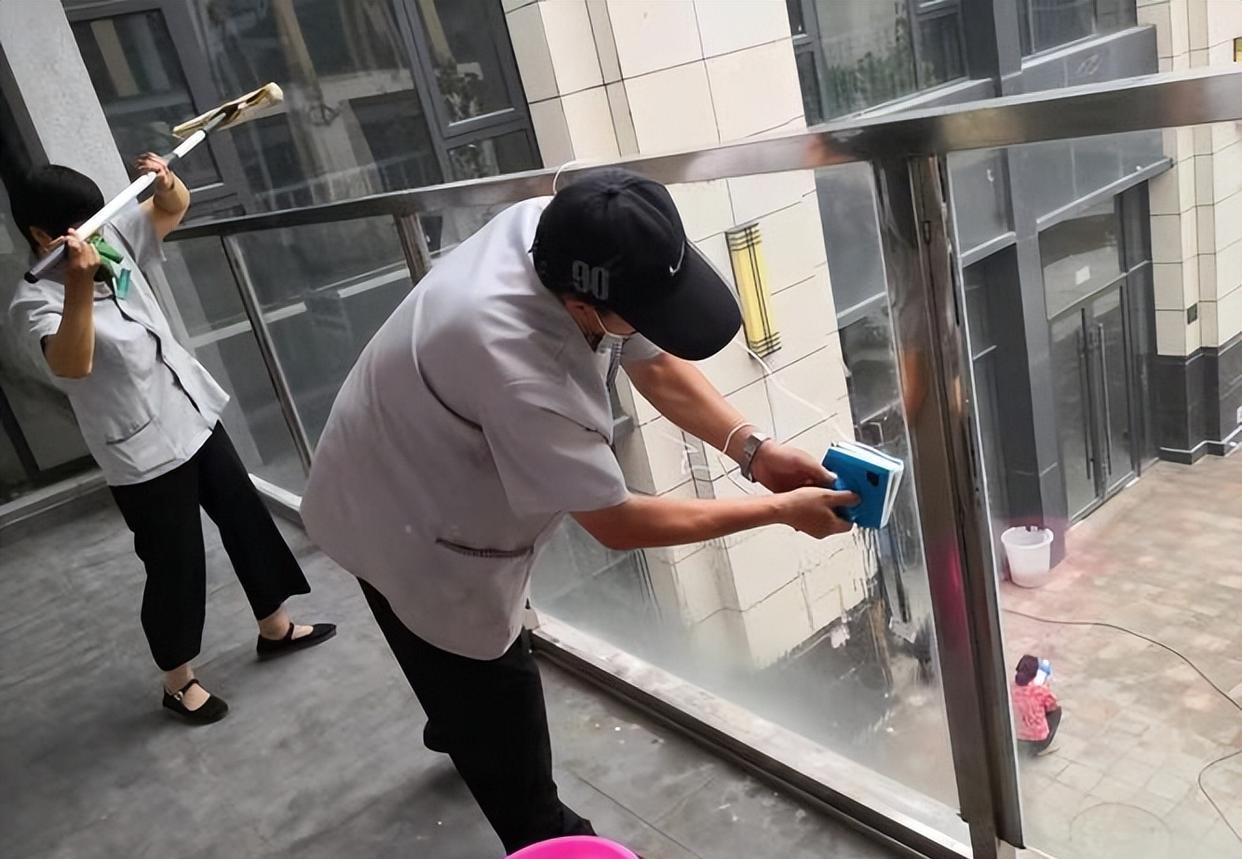 退休|一天400块，月薪1.2万元，可只要50岁以上的老人，这种工作能去吗