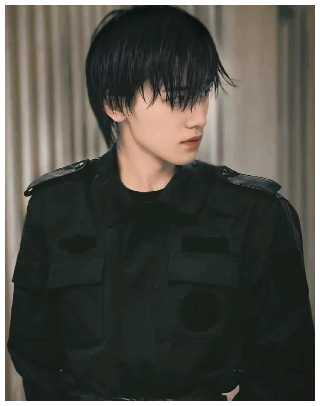 成毅|男明星湿发造型有多绝?成毅杨洋视觉盛宴,看到肖战王一博太惊艳