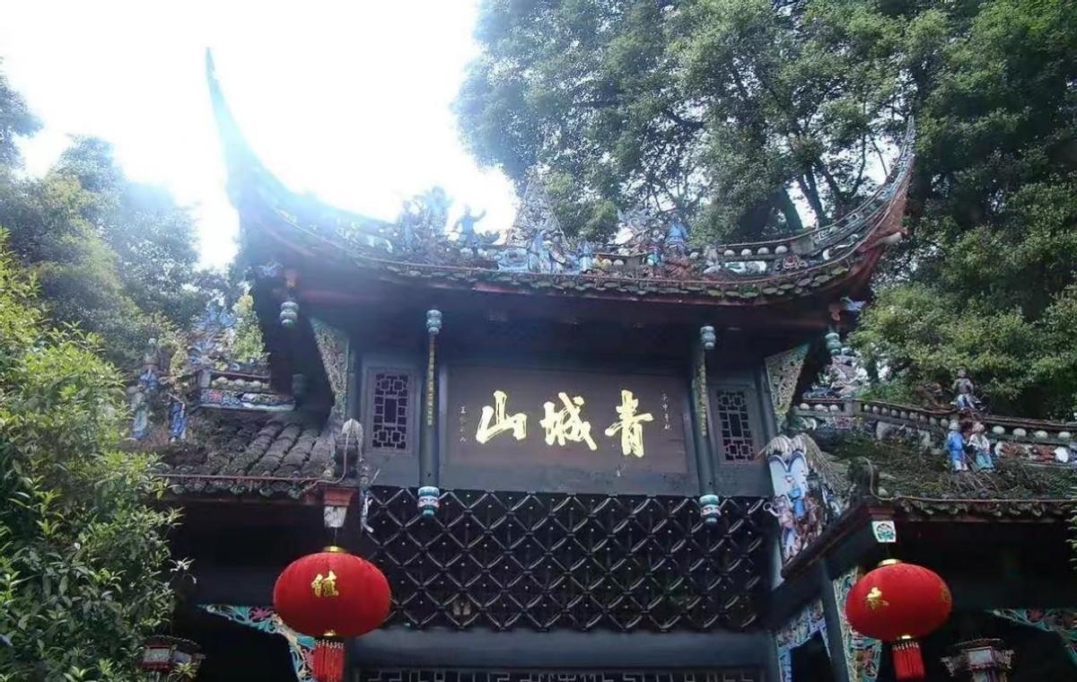 |游玩费用花销高昂的六大名山，它们的景色与门票价格相配吗？