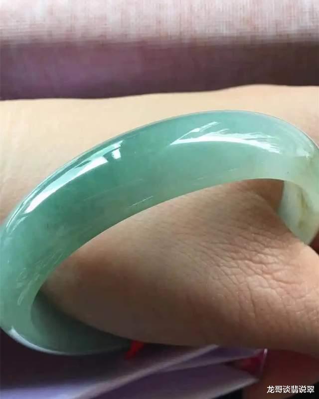 翡翠|健康玩翡翠：什么是油青翡翠？