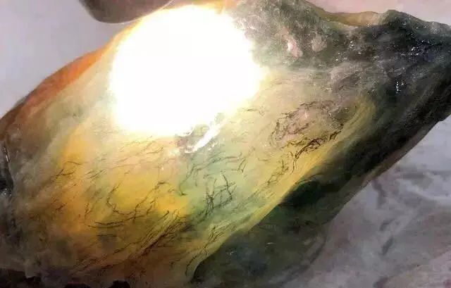 汽车|每块翡翠原石都是独一无二,加上大师的雕刻神力,绝世摆件诞生了!