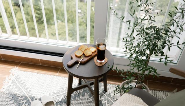 小户型的房子不如直接“去客厅化”,不要沙发、不装电视,省空间