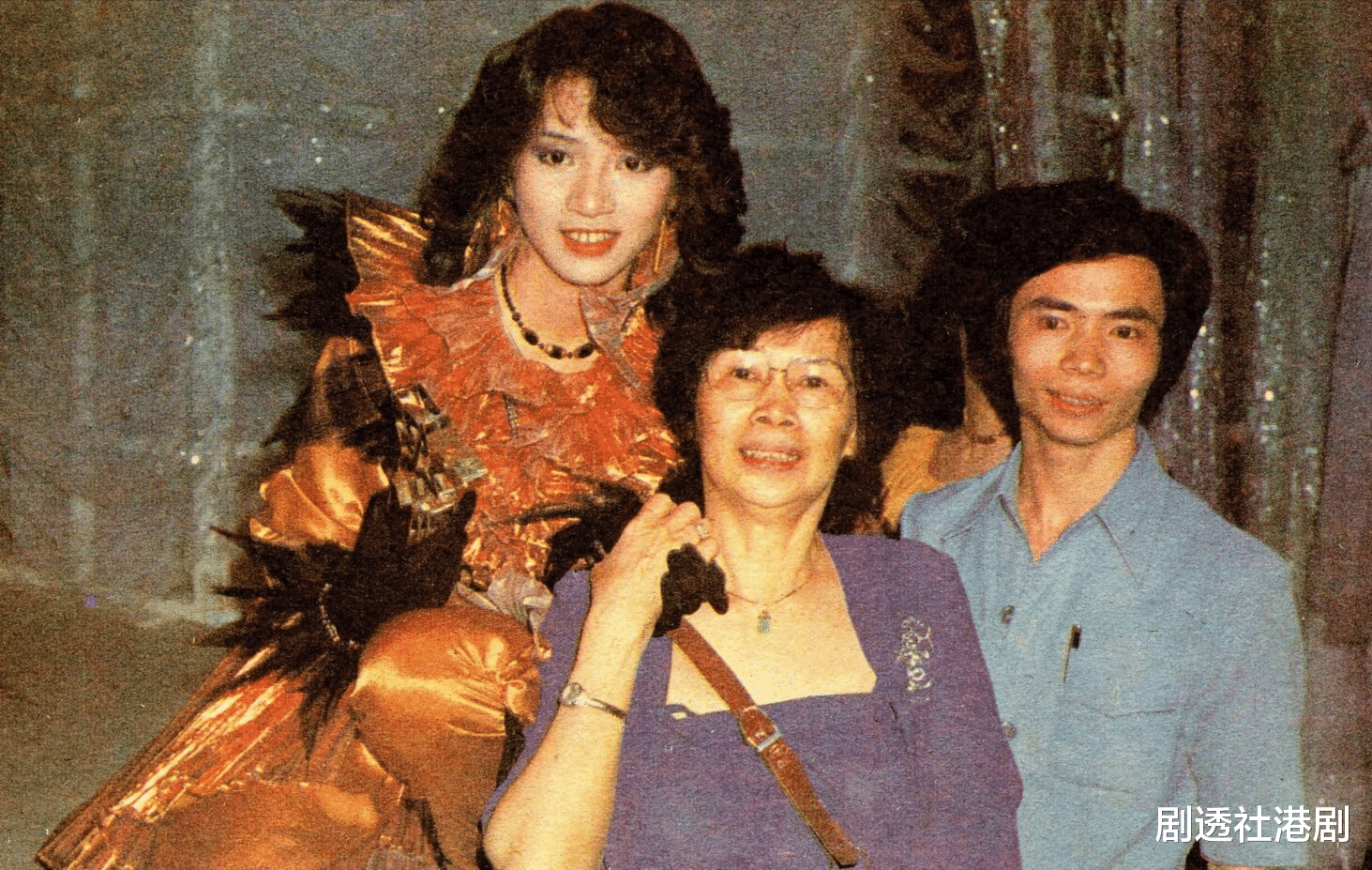 梅艳芳|梅艳芳59岁冥寿，梅妈忆抱胎盘到医院剪脐带，?谈明年百岁大寿心愿