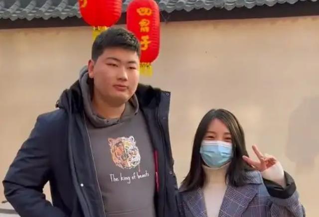 寸头 大衣哥儿子减肥初见成效，动作娴熟状态佳，小碎步与赵四不相上下