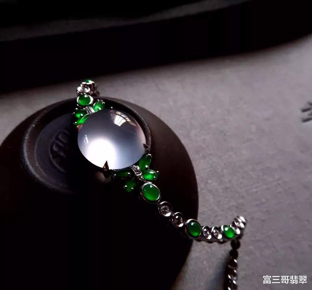 翡翠|这些年，你收藏的翡翠，亏了还是赚了？