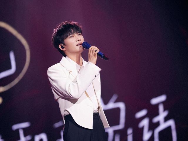 Angelababy|《奔跑吧》第10季官宣常驻嘉宾阵容，李晨、Angelababy、郑恺回归