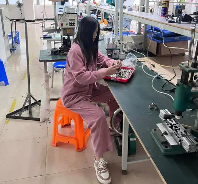 深圳市|深圳找工作就要找这样的工厂，地址偏僻，工人没地方花才存得下钱