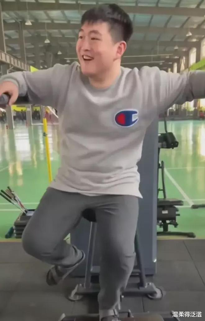 赵本山 赵本山: 去年拿了100多亿，给赵大牛外面投资，钱基本上是亏完了