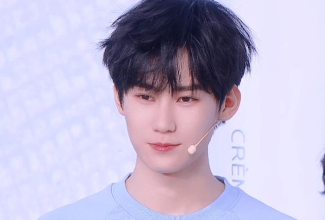 宋亚轩|时代少年团直播！宋亚轩好漂亮的唇形，那嘴一动一动的好可爱呀