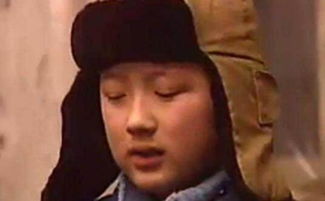 童星|他曾是当红童星，父母离世后败光千万遗产，现只能靠捡垃圾为生