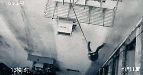 苗侨伟|再出事故，苗侨伟剧组枪战出意外，女演员眼球被弹片擦伤布满血丝