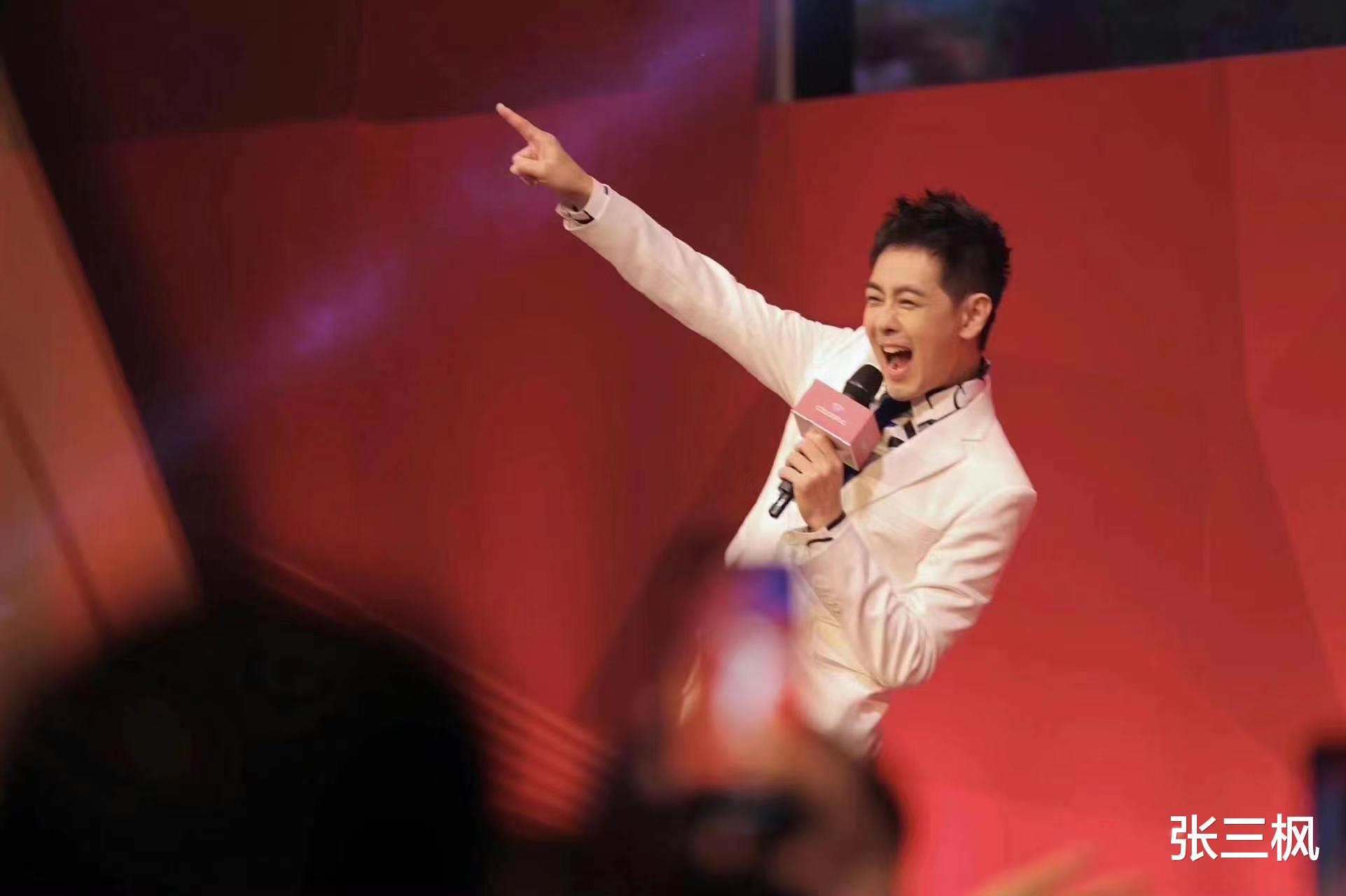 林志颖|林志颖车祸后首度现身活动,模样略有改变,受伤右手全程没拿麦