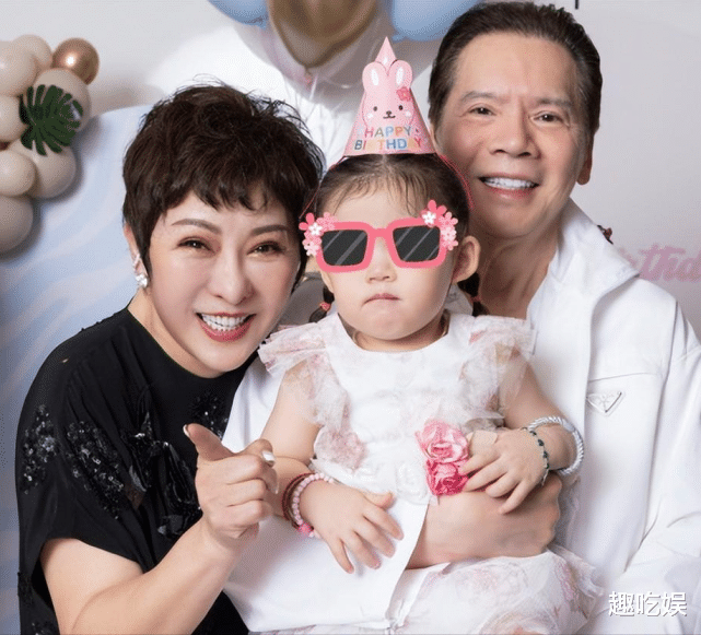 向佐|郭碧婷向佐婚变？反向拿捏华强夫妇，为女儿庆祝2周岁生日