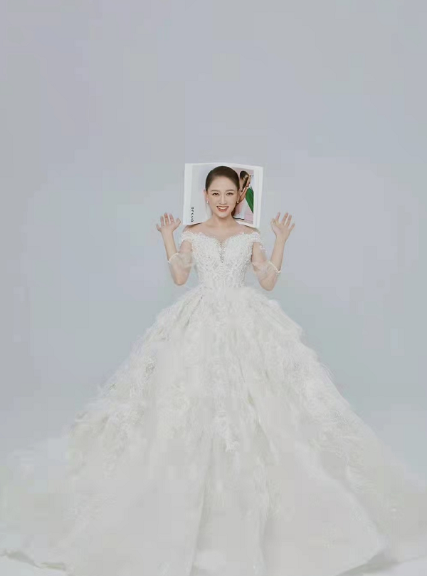 陈乔恩|42岁陈乔恩抢孙艺珍风头！高调晒婚戒秀幸福，穿婚纱提前过新娘瘾