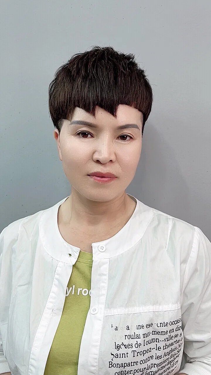 发型 这才是当下最火的发型，利落个性很有特色，剪完就是美