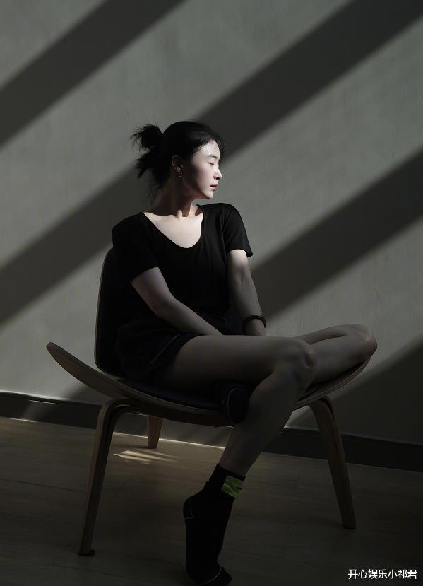 蒋欣|蒋欣瘦了,穿连衣裤裙美出新高度,刷新了我对她“美貌”的认知