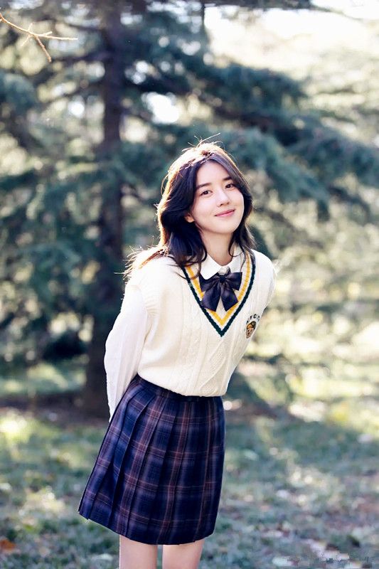 新加坡的国宝级美人，明眸善睐红唇丹齿，钟爱薄纱仙女风