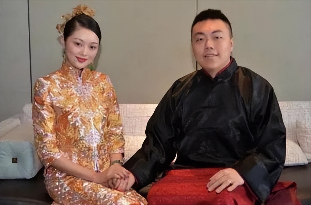 范冰冰|京圈贵妇晚晚长沙游玩，富豪老公亲为其剥虾，二人还当街热吻