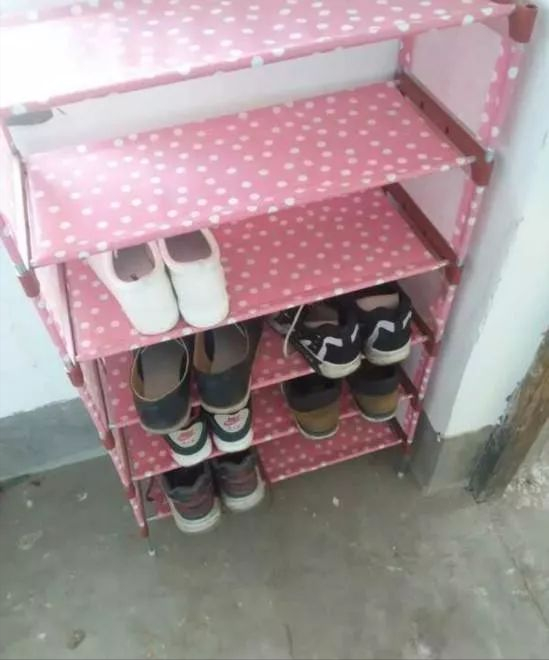 晒晒我的农村婚房,卧室水泥地,家具是二手,还有比这更寒酸的吗