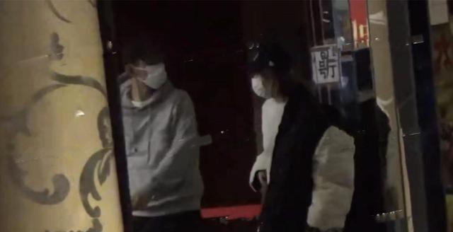 张继科|张继科张蕊再同框，看电影逛超市后一同回家，两人曾多次被拍