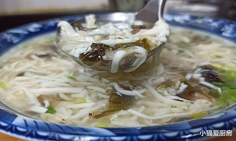 冬天来一碗豆腐羹，滑嫩爽口，味道鲜美，吃完浑身暖和，特别舒服
