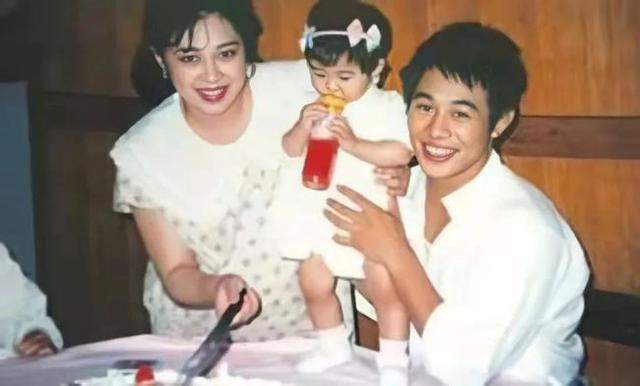 李连杰|1999年,李连杰高调迎娶利智,为何却被港媒10字嘲讽?