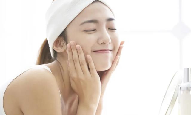 姜知英 女生每天坚持用身体乳，皮肤会有什么变化？用与不用的差距真大