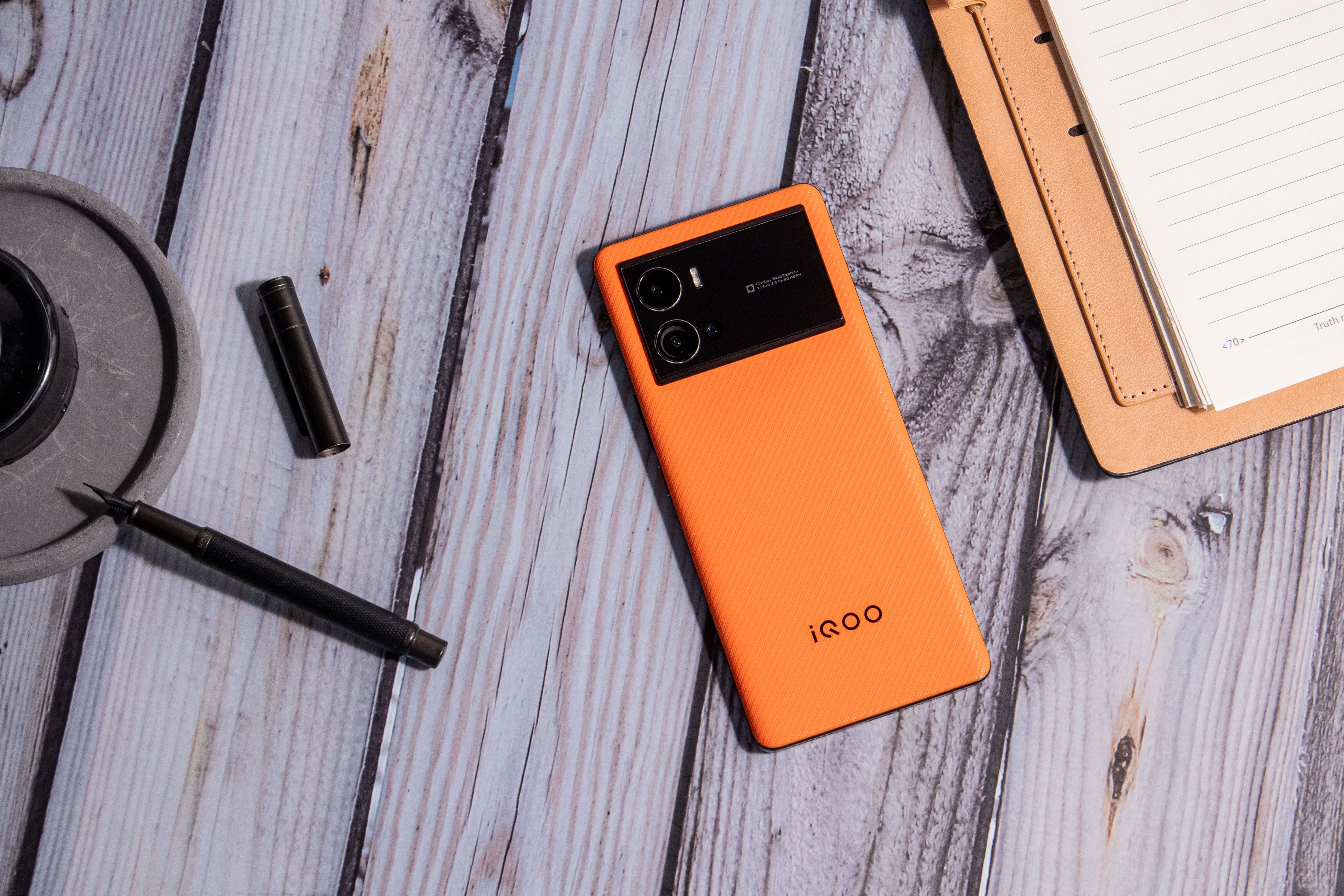 iqoo|骁龙8+独立显示芯片Pro，iQOO 9 Pro上手有感：真香