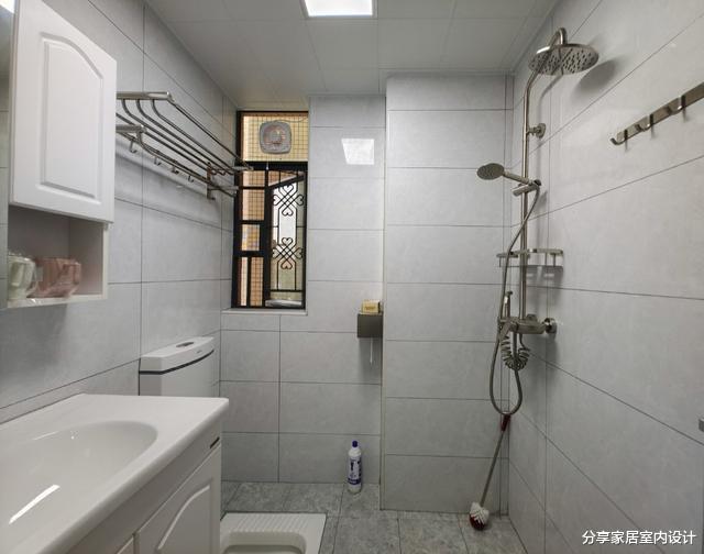 135平现代简约风格，全屋稳重大气，一家六口生活在一起很幸福！