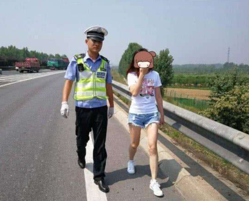 女子在高速上求救,交警赶往现场询问原因,得知后表示帮不上忙